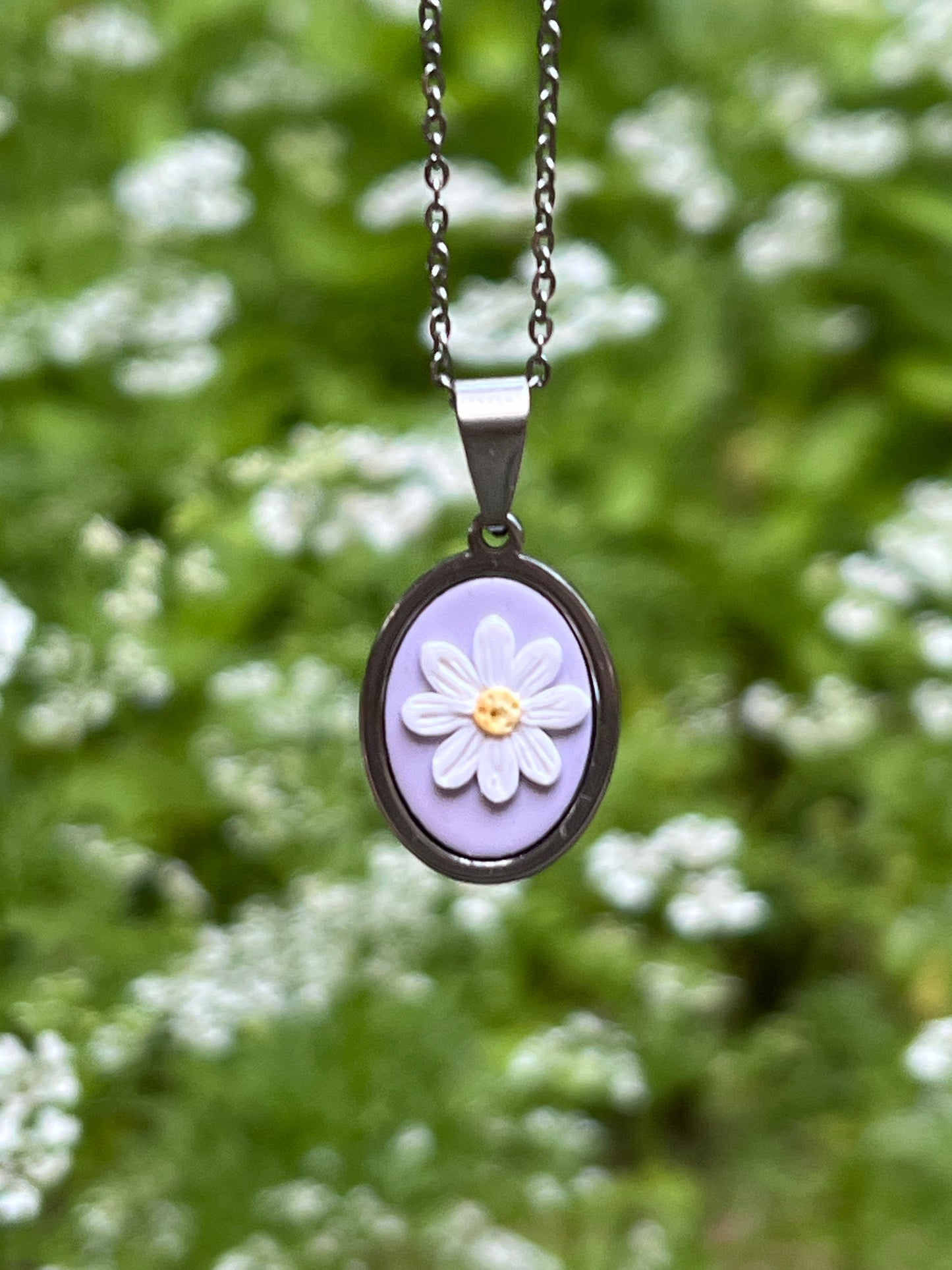 Daisy Necklace in Lavender