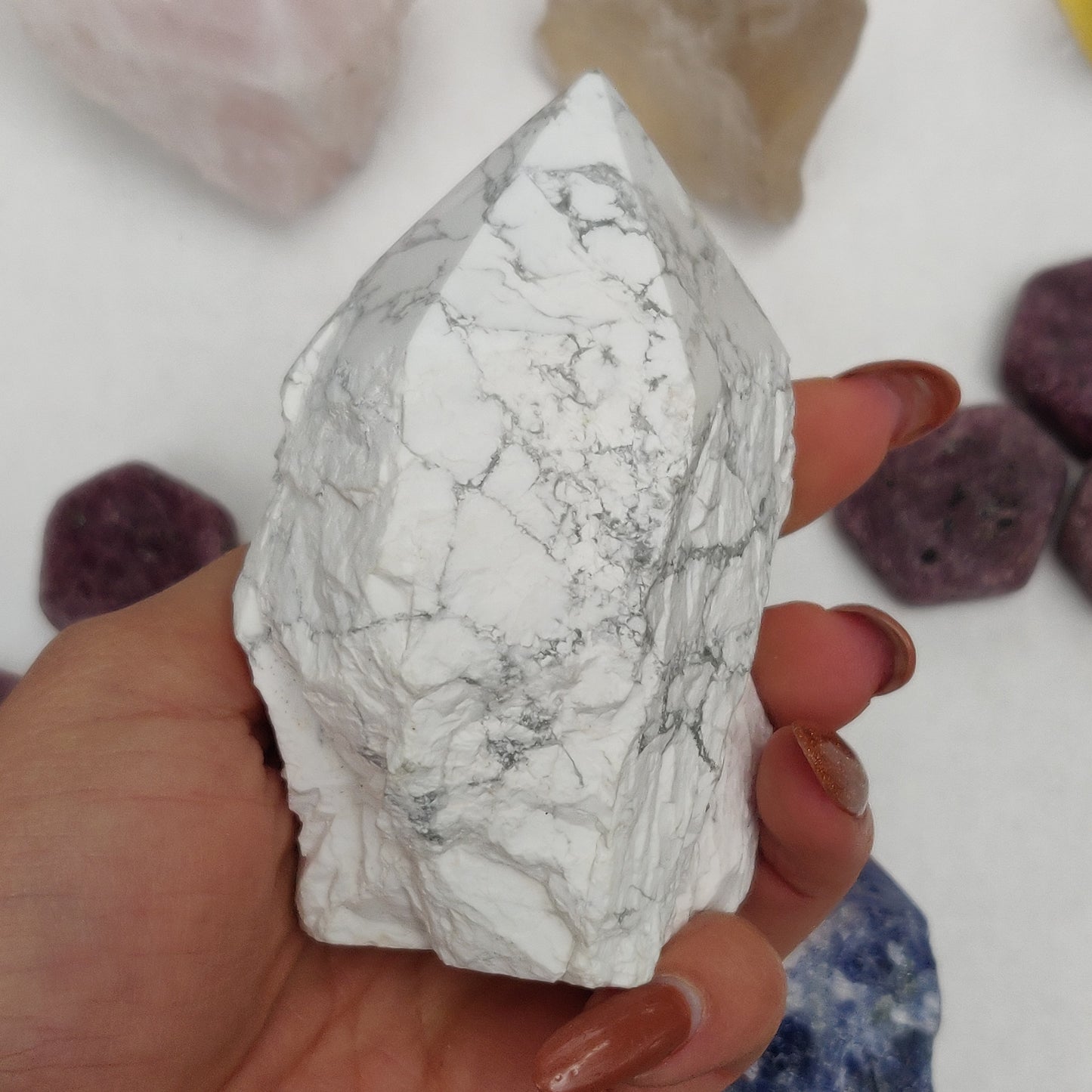 Howlite Point (#1)