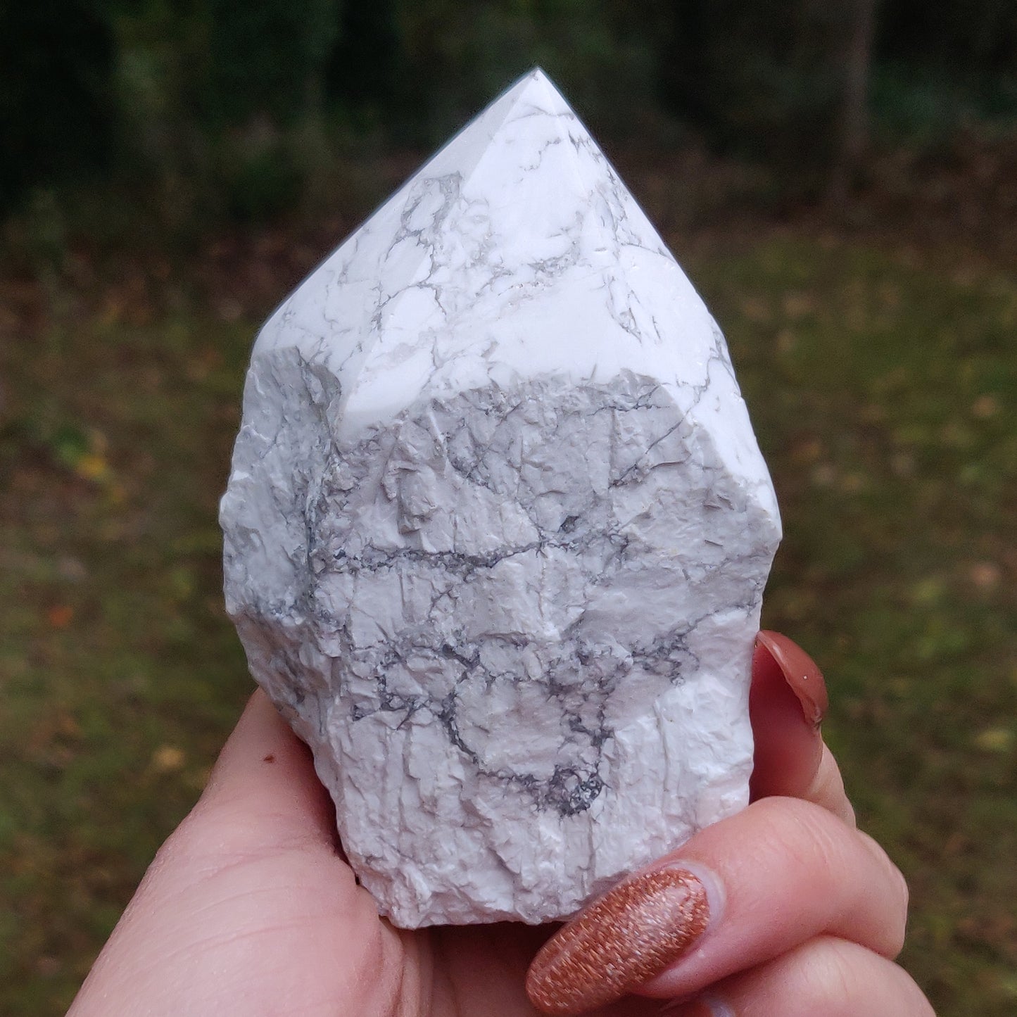 Howlite Point (#1)