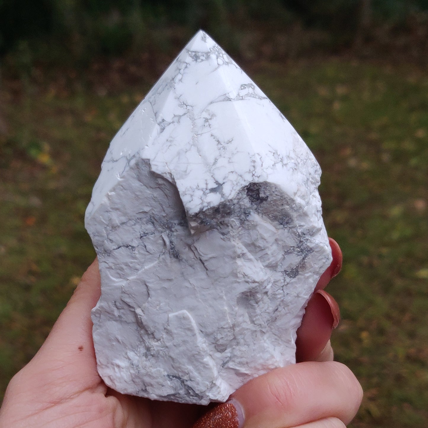 Howlite Point (#1)