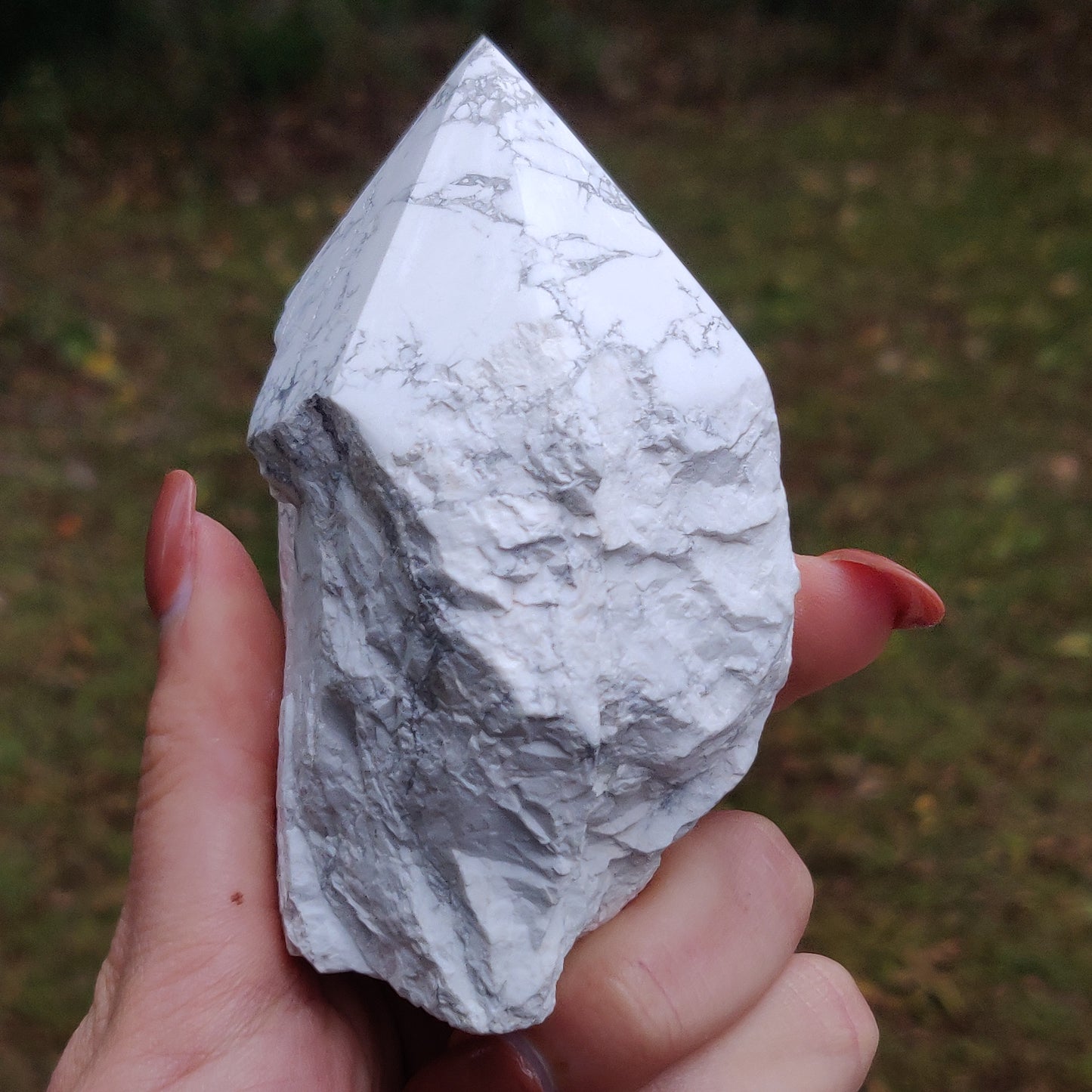 Howlite Point (#1)