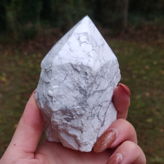 Howlite Point (#1)