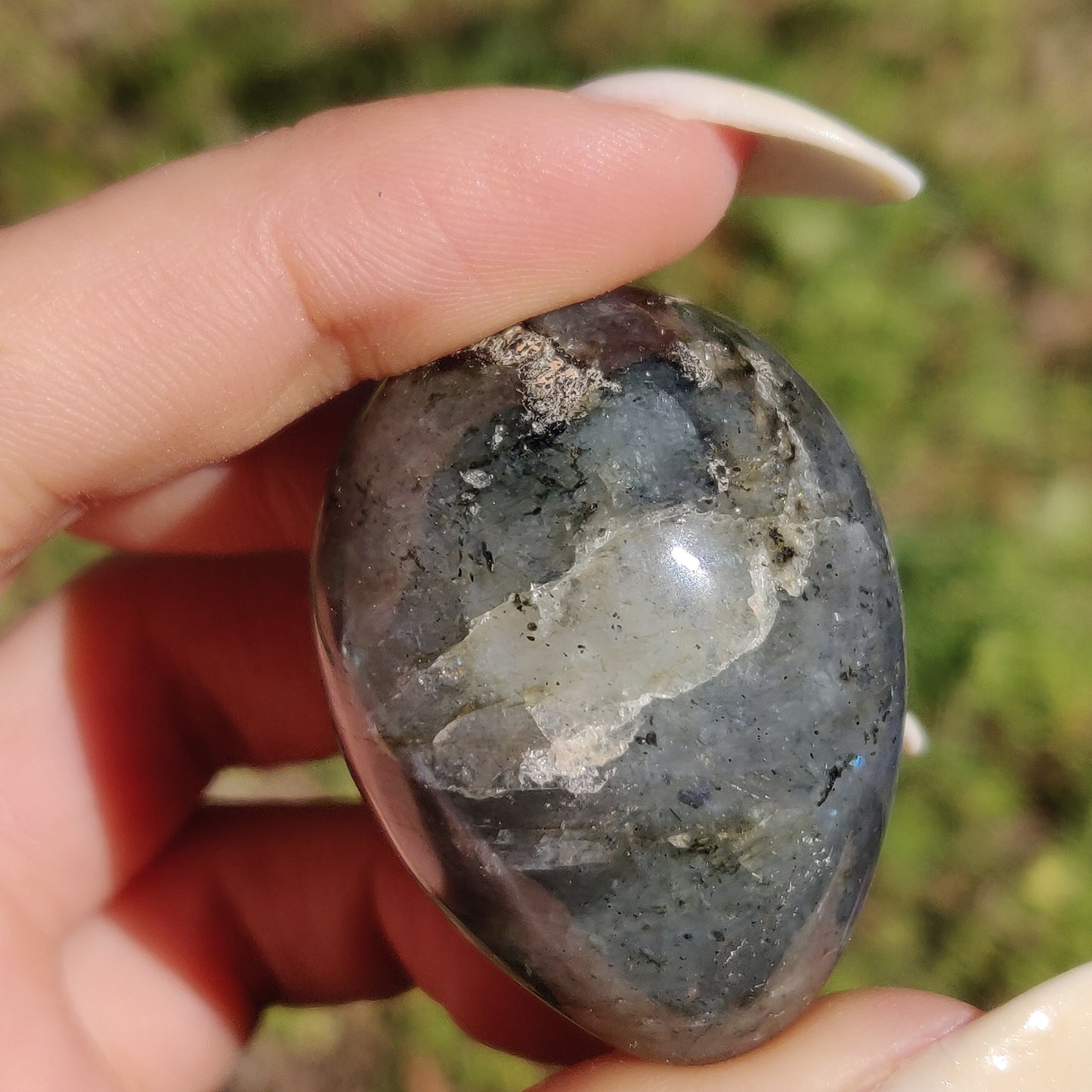 Labradorite Egg (#1) - Simply Affinity
