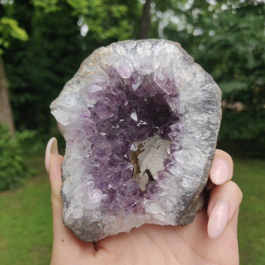 Amethyst Geode Free Form, Cut Base (#25) - Simply Affinity
