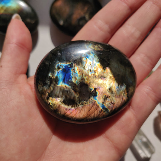 Labradorite Palm Stone (#261) - Simply Affinity