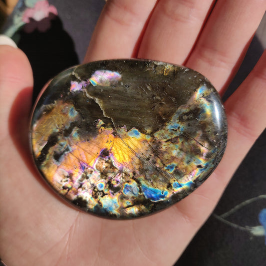 Labradorite Palm Stone (#137) - Simply Affinity