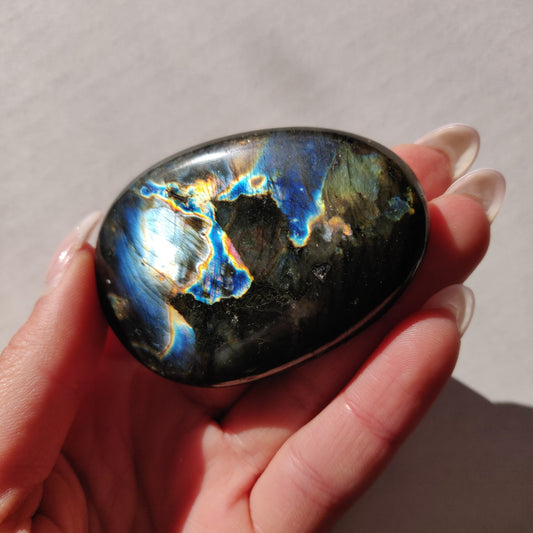Labradorite Palm Stone (#35) - Simply Affinity