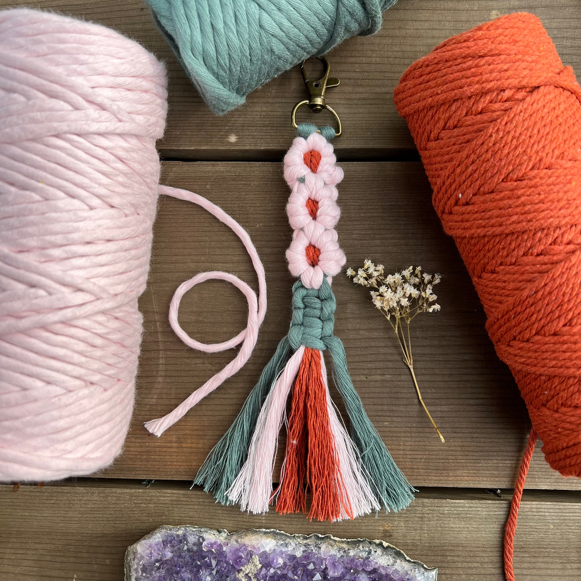 Macrame Flower Keychain - Simply Affinity